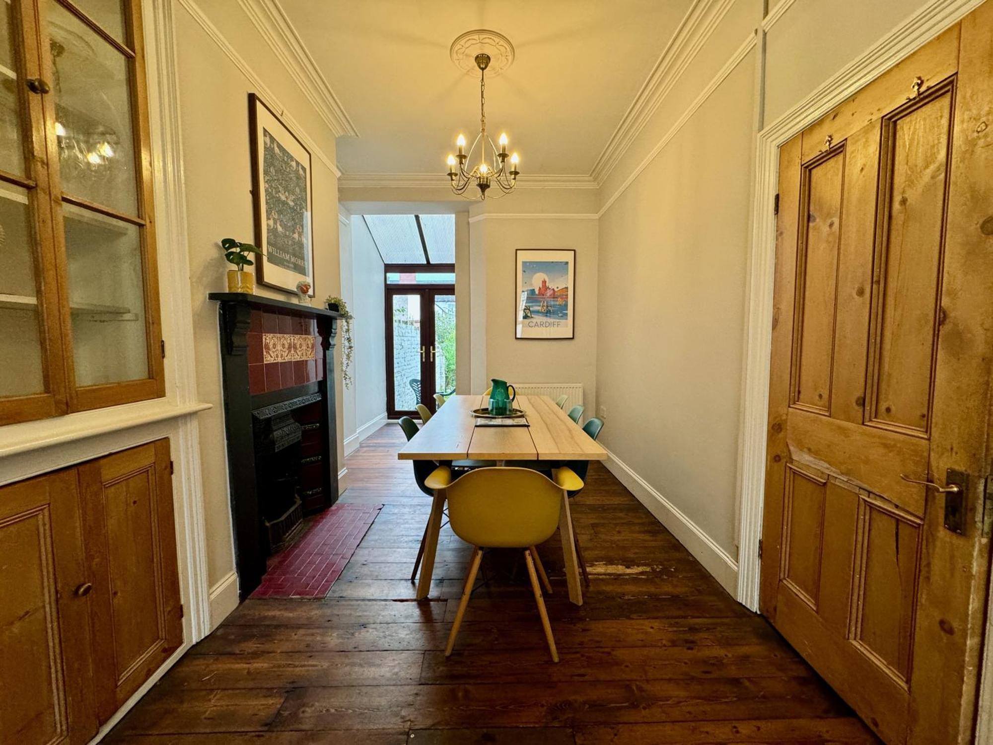 Large Citycentre Townhouse & Hot Tub, Pool Table And Offroad Parking كارديف المظهر الخارجي الصورة