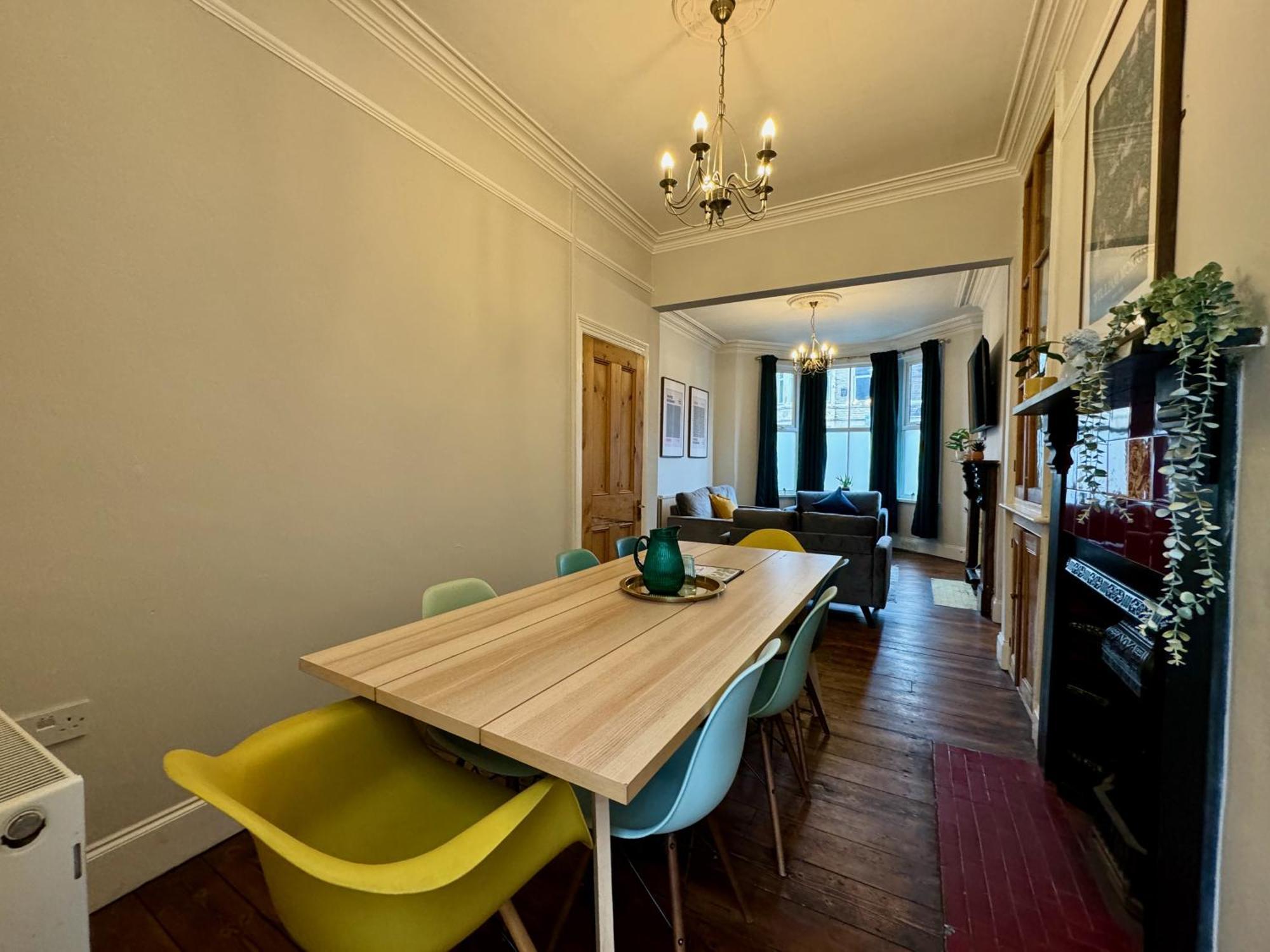 Large Citycentre Townhouse & Hot Tub, Pool Table And Offroad Parking كارديف المظهر الخارجي الصورة