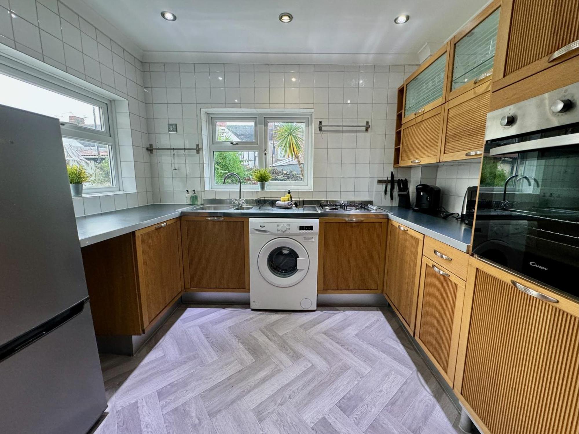 Large Citycentre Townhouse & Hot Tub, Pool Table And Offroad Parking كارديف المظهر الخارجي الصورة